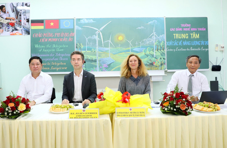 Đoàn công tác đến thăm và làm việc với Trường cao đẳng nghề tỉnh Ninh Thuận trong chương trình hỗ trợ về đổi mới, nâng cao giáo dục nghề nghiệp trong tương lai.