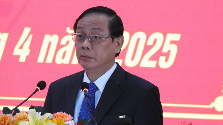 Bí thư Tỉnh ủy Ninh Thuận Nguyễn Đức Thanh đọc diễn văn tại buổi lễ. Bí thư Tỉnh ủy Ninh Thuận Nguyễn Đức Thanh đọc diễn văn tại buổi lễ.