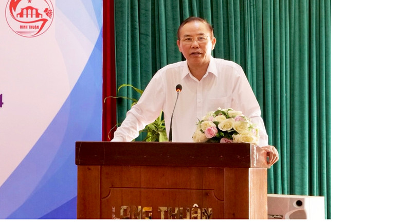 Thứ trưởng Nông nghiệp và Phát triển nông thôn Phùng Đức Tiến phát biểu chỉ đạo tại hội nghị.