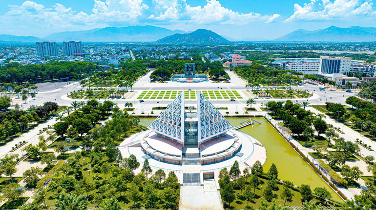 Diện tích cây xanh đô thị tại thành phố Phan Rang-Tháp Chàm (Ninh Thuận) đạt 10m2/người, thành phố cơ bản đã đạt được 44/63 tiêu chuẩn theo tiêu chuẩn đô thị loại I.