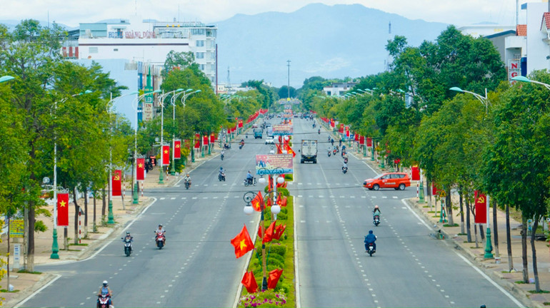 Hạ tầng giao thông tại trung tâm thành phố Phan Rang-Tháp Chàm được đầu tư bài bản, tạo nên không gian thoáng hướng đến trở thành đô thị thông minh, giai đoạn 2021-2025 và định hướng đến năm 2030.
