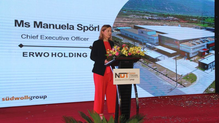 Đại diện Công ty Trách nhiệm hữu hạn dệt nhuộm Ninh Thuận phát biểu tại buổi lễ.