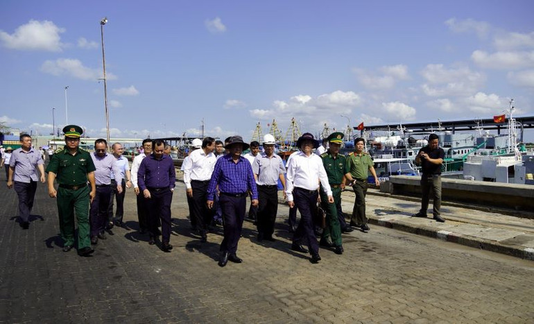 Sáng cùng ngày, Đoàn công tác của Bộ Nông nghiệp và Phát triển nông thôn đã đến kiểm tra tại cảng Cát Lở, thành phố Vũng Tàu. Sáng cùng ngày, Đoàn công tác của Bộ Nông nghiệp và Phát triển nông thôn đã đến kiểm tra tại cảng Cát Lở, thành phố Vũng Tàu.