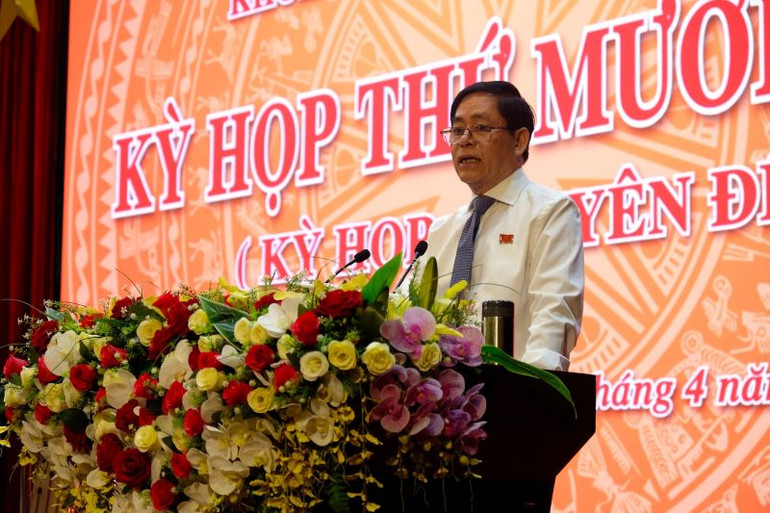 Đồng chí Phạm Viết Thanh, Bí thư Tỉnh ủy, Chủ tịch Hội đồng nhân dân tỉnh phát biểu bế mạc kỳ họp. Đồng chí Phạm Viết Thanh, Bí thư Tỉnh ủy, Chủ tịch Hội đồng nhân dân tỉnh phát biểu bế mạc kỳ họp.