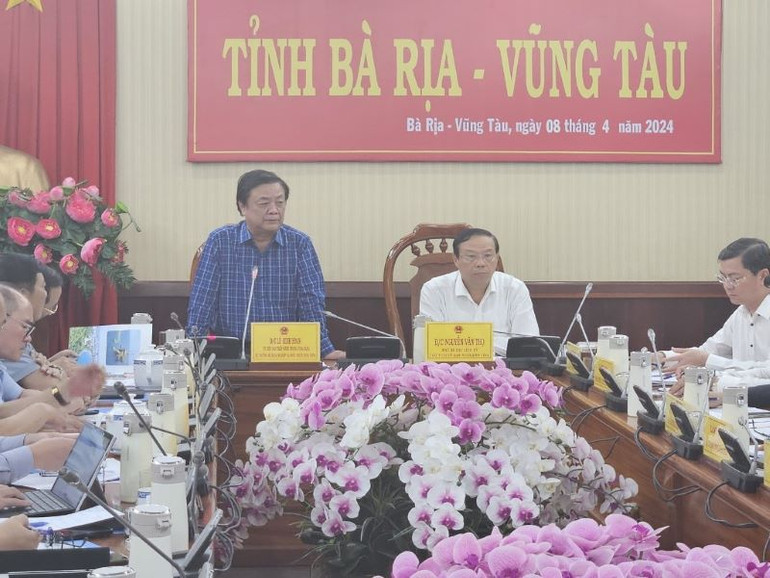 Bộ trưởng Lê Minh Hoan phát biểu chỉ đạo tại buổi làm việc. Bộ trưởng Lê Minh Hoan phát biểu chỉ đạo tại buổi làm việc.