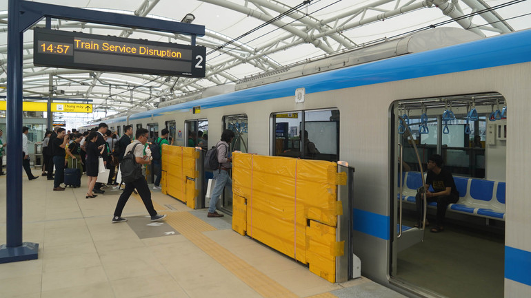 Sau lễ ký kết hai đơn vị trải nghiệm chạy thử tuyến Metro số 1 từ ga Tân Cảng đi đến nhà ga Bến Thành và ngược lại.