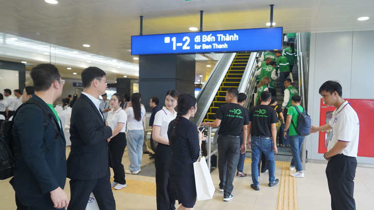 Hai đơn vị cùng trải nghiệm sau lễ ký kết hợp tác.