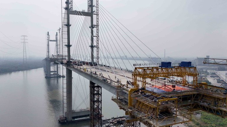 Cầu Bình khánh là tuyến giao thông quan trọng của huyện Nhà Bè. Khi hoàn thành, công trình sẽ giúp cao tốc Bến Lức – Long Thành kết nối liền mạch từ cao tốc Thành phố Hồ Chí Minh – Trung Lương, hoàn thiện mạng lưới giao thông qua địa bàn Thành phố Hồ Chí Minh.