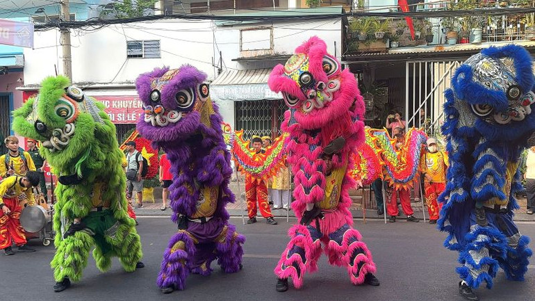 Đoàn múa lân sư rồng chào đón lễ hội. (Ảnh: Địa phương cung cấp)