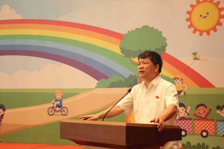 Phó Chủ nhiệm Tạ Văn Hạ phát biểu tại Hội thảo.