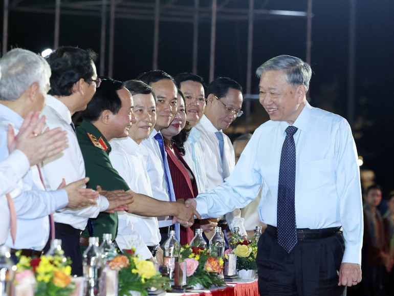 Tổng Bí thư Tô Lâm với các đại biểu. (Ảnh: THỐNG NHẤT/TTXVN)