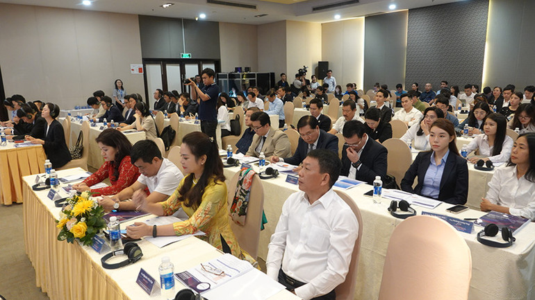 Đông đảo đại biểu đến tham dự diễn đàn. Đông đảo đại biểu đến tham dự diễn đàn.