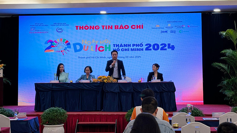 Quang cảnh buổi họp báo.