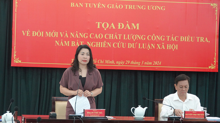 Đồng chí Phạm Thu Hà, Viện trưởng Viện Dư luận xã hội, Ban Tuyên giáo Trung ương, phát biểu định hướng nội dung trao đổi, thảo luận.