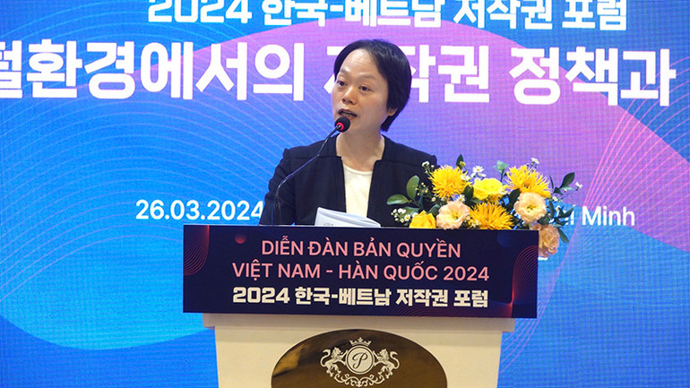 Bà Lee Young Ah, Trưởng phòng Hợp tác thương mại văn hóa - Bộ Văn hóa, Thể thao và Du lịch Hàn Quốc, đọc diễn văn chào mừng. Bà Lee Young Ah, Trưởng phòng Hợp tác thương mại văn hóa - Bộ Văn hóa, Thể thao và Du lịch Hàn Quốc, đọc diễn văn chào mừng.