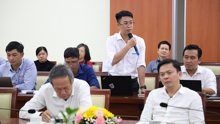 Phóng viên Báo Thanh Niên phát biểu tại buổi họp mặt.