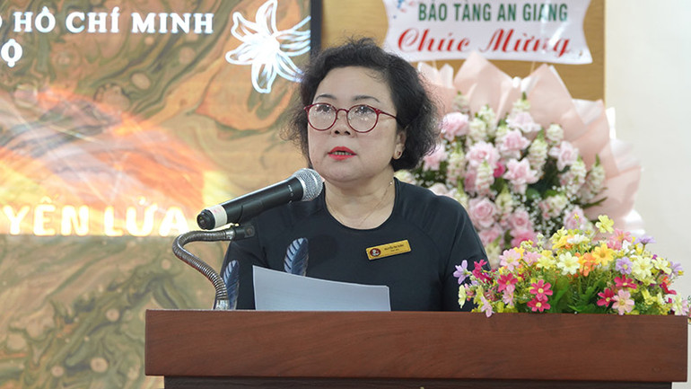 Bà Nguyễn Thị Thắm, Giám đốc Bảo tàng Phụ nữ Nam Bộ, phát biểu tại chương trình.