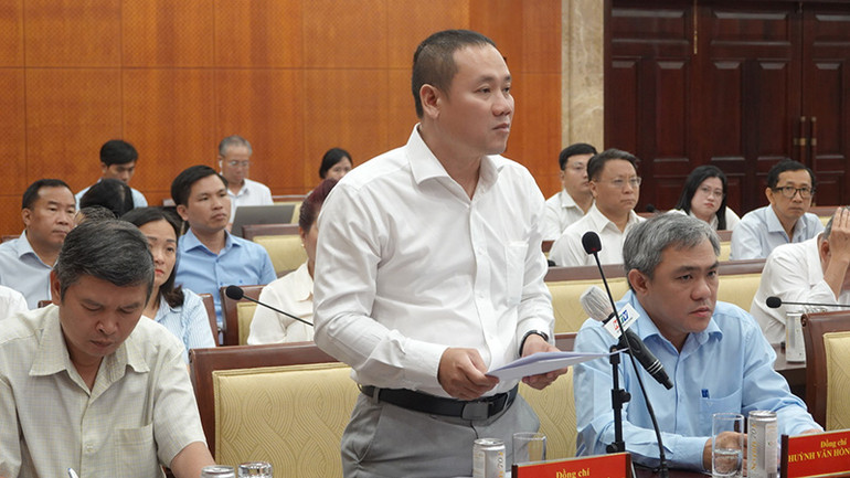 Đại biểu thảo luận tại hội nghị.