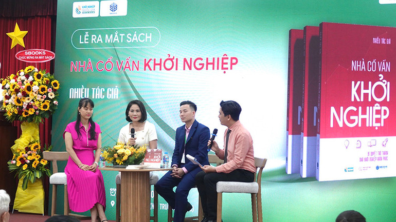 Giao lưu với các tác giả thực hiện cuốn "Nhà cố vấn khởi nghiệp - Bí quyết trở thành nhà khởi nghiệp hạnh phúc".