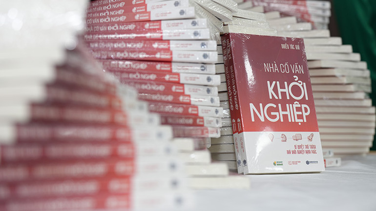 Bìa cuốn "Nhà cố vấn khởi nghiệp- Bí quyết trở thành nhà khởi nghiệp hạnh phúc".