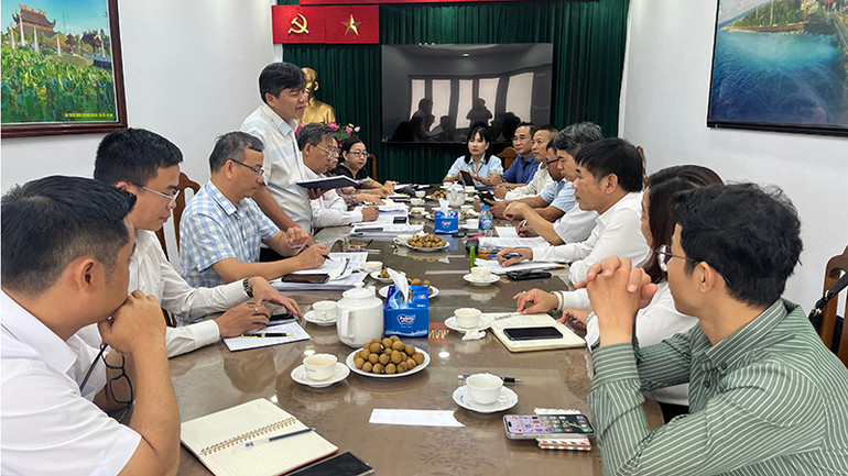 Quang cảnh buổi làm việc.