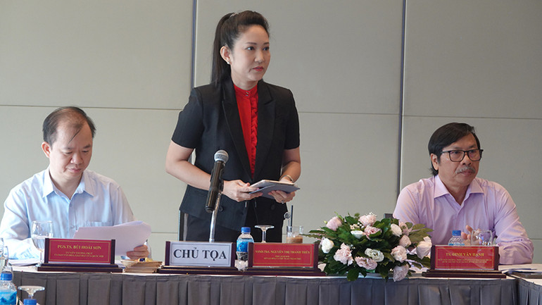 Nghệ sĩ Nhân dân Nguyễn Thị Thanh Thúy, Phó Giám đốc Sở Văn hóa và Thể thao Thành phố Hồ Chí Minh, phát biểu đề dẫn tọa đàm. Nghệ sĩ Nhân dân Nguyễn Thị Thanh Thúy, Phó Giám đốc Sở Văn hóa và Thể thao Thành phố Hồ Chí Minh, phát biểu đề dẫn tọa đàm.