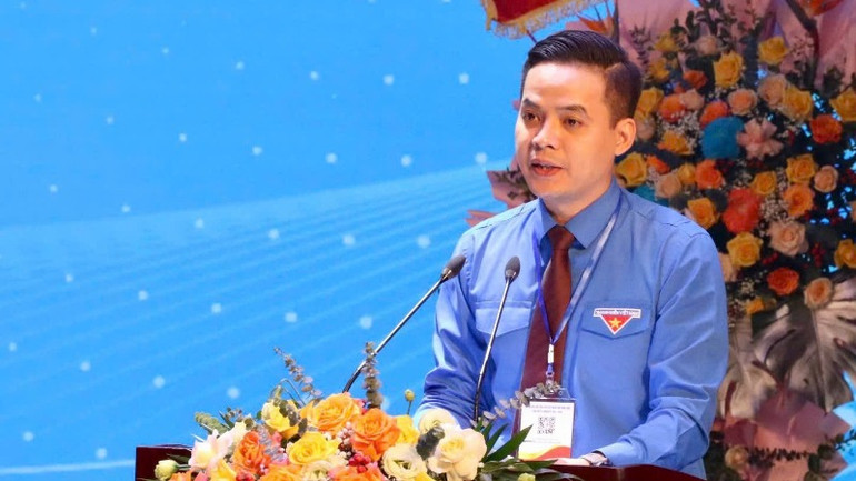 Đồng chí Nguyễn Đức Hiệp, Phó Bí thư Tỉnh đoàn, Chủ tịch Hội Liên hiệp Thanh niên Việt Nam tỉnh Ninh Bình phát biểu tại đại hội.