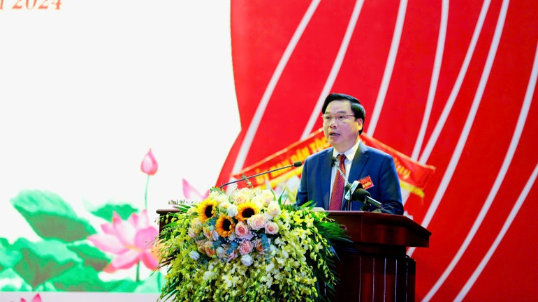 Phó Chủ tịch Thường trực Ủy ban nhân dân tỉnh Ninh Bình Tống Quang Thìn phát biểu khai mạc Đại hội.