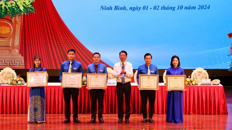 Dịp này, 5 tập thể và 10 cá nhân đã có thành tích xuất sắc trong công tác xây dựng phát triển Hội Liên hiệp Thanh niên Việt Nam tỉnh Ninh Bình và phong trào thanh niên giai đoạn 2019-2024 được nhận Bằng khen của Ủy ban nhân dân tỉnh Ninh Bình.