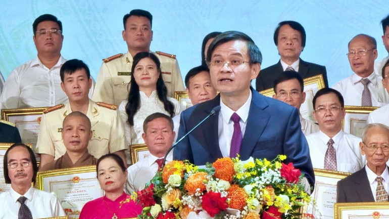 Bí thư Tỉnh ủy Ninh Bình Đoàn Minh Huấn phát biểu tại buổi lễ. Bí thư Tỉnh ủy Ninh Bình Đoàn Minh Huấn phát biểu tại buổi lễ.