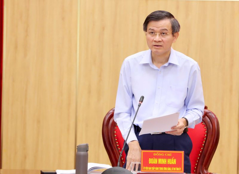 Đồng chí Đoàn Minh Huấn, Ủy viên Trung ương Đảng, Bí thư Tỉnh ủy Ninh Bình phát biểu kết luận hội nghị.