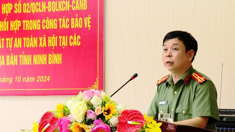 Đồng chí Đinh Quang Thiện, Trưởng phòng An ninh kinh tế, Công an tỉnh Ninh Bình phát biểu tại hội nghị.