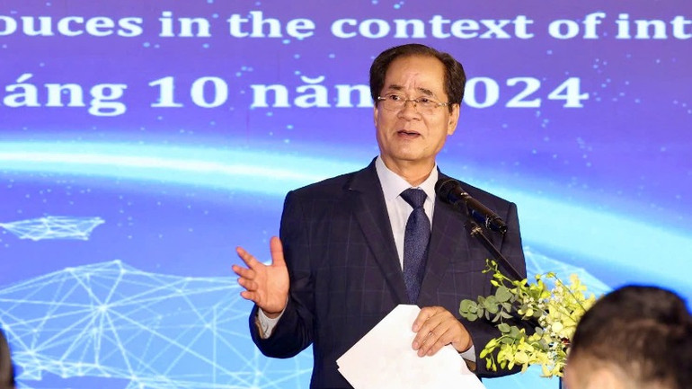 Giáo sư, Tiến sĩ Đào Mạnh Hùng, Chủ tịch Liên chi hội Đào tạo du lịch Việt Nam phát biểu tại hội thảo.