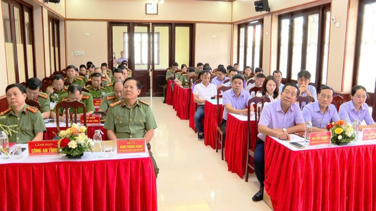 Các đại biểu tham dự hội nghị.