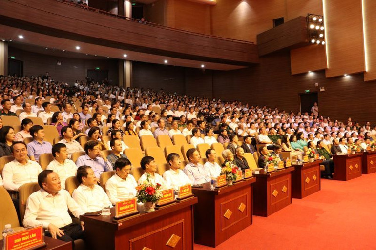 Các đại biểu tham dự chương trình kỷ niệm 55 năm thực hiện Di chúc của Chủ tịch Hồ Chí Minh (1969-2024) và 65 năm Bác Hồ về thăm Ninh Bình (1959-2024).