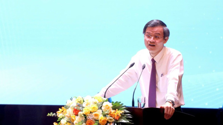 Đồng chí Đoàn Minh Huấn, Bí thư Tỉnh ủy Ninh Bình phát biểu tại hội nghị.