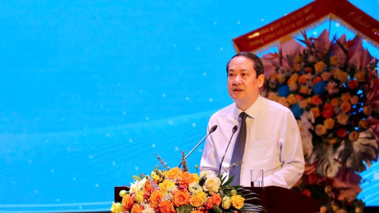 Đồng chí Mai Văn Tuất, Phó Bí thư Thường trực Tỉnh ủy, Chủ tịch Hội đồng nhân dân tỉnh Ninh Bình phát biểu tại đại hội.