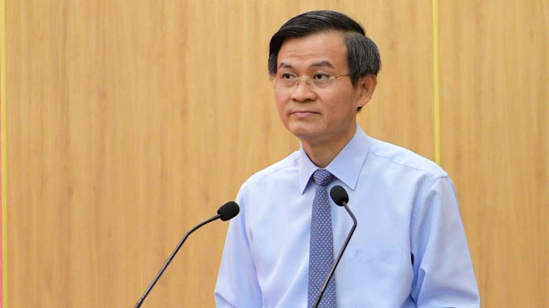 Đồng chí Đoàn Minh Huấn, Bí thư Tỉnh ủy Ninh Bình đề nghị các đồng chí Ủy viên Ban Chấp hành Đảng bộ tỉnh, Thường trực HĐND, lãnh đạo UBND tỉnh, lãnh đạo các sở, ban, ngành, Mặt trận Tổ quốc và các tổ chức chính trị-xã hội trong tỉnh, lãnh đạo các huyện, thành phố quan tâm giúp đỡ, phối hợp, tạo điều kiện để các đồng chí được chỉ định tham gia Ban Chấp hành Đảng bộ tỉnh tiếp tục phấn đấu, phát huy, hoàn thành tốt nhiệm vụ được giao. (Ảnh: TRƯỜNG GIANG) Đồng chí Đoàn Minh Huấn, Bí thư Tỉnh ủy Ninh Bình đề nghị các đồng chí Ủy viên Ban Chấp hành Đảng bộ tỉnh, Thường trực HĐND, lãnh đạo UBND tỉnh, lãnh đạo các sở, ban, ngành, Mặt trận Tổ quốc và các tổ chức chính trị-xã hội trong tỉnh, lãnh đạo các huyện, thành phố quan tâm giúp đỡ, phối hợp, tạo điều kiện để các đồng chí được chỉ định tham gia Ban Chấp hành Đảng bộ tỉnh tiếp tục phấn đấu, phát huy, hoàn thành tốt nhiệm vụ được giao. (Ảnh: TRƯỜNG GIANG)