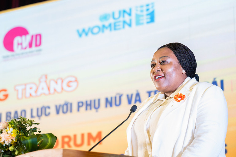 Bà Caroline - Quyền Trưởng đại diện UN Women phát biểu tại sự kiện.