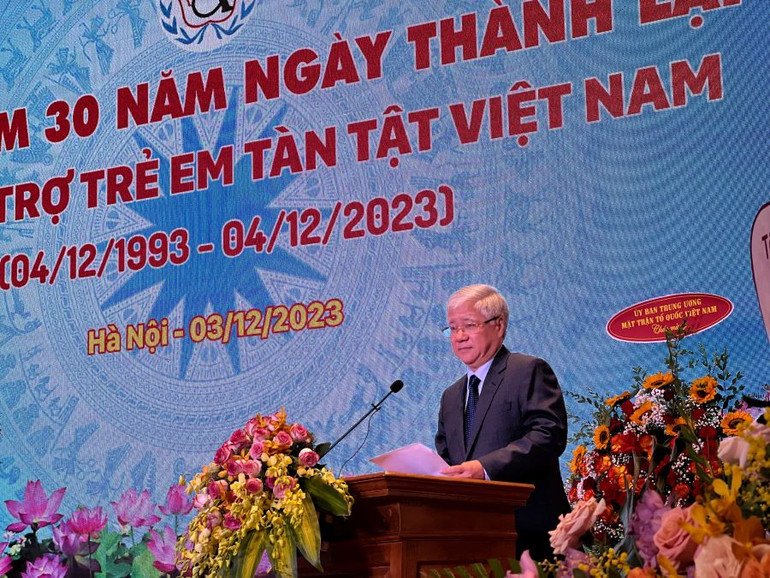 Đồng chí Đỗ Văn Chiến phát biểu ý kiến tại lễ kỷ niệm.