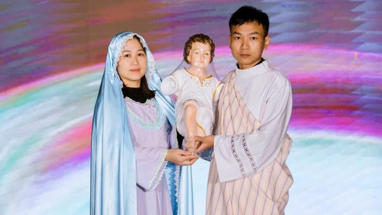 Tại Phố cổ Hoa Lư đã diễn ra chương trình Merry Chrismas "Cùng Giê-su lan tỏa yêu thương". Tại Phố cổ Hoa Lư đã diễn ra chương trình Merry Chrismas "Cùng Giê-su lan tỏa yêu thương".