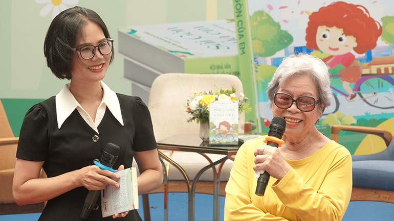 Giao lưu với nhà văn Kim Hài tại chương trình.