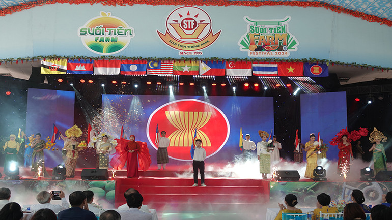 Chương trình giới thiệu văn hóa các nước Asean.