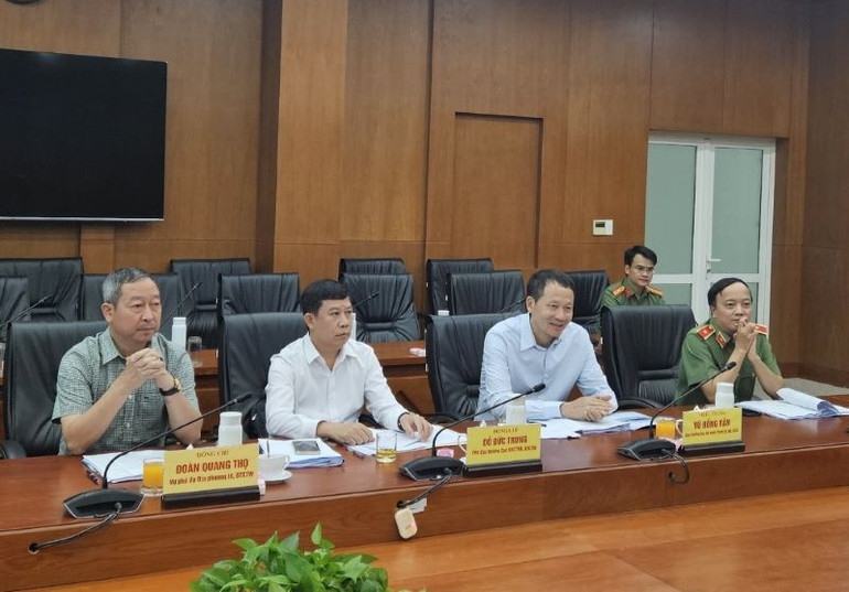 Các đồng chí trong đoàn kiểm tra.