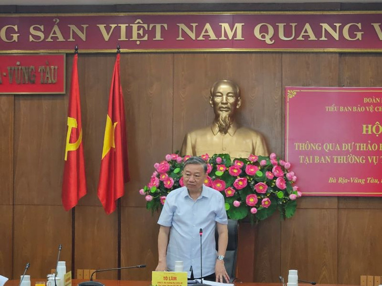 Đại tướng Tô Lâm, Ủy viên Bộ Chính trị, Bí thư Đảng ủy Công an Trung ương, Bộ trưởng Công an, Phó Trưởng Tiểu Ban Bảo vệ chính trị nội bộ Trung ương phát biểu tại Hội nghị.