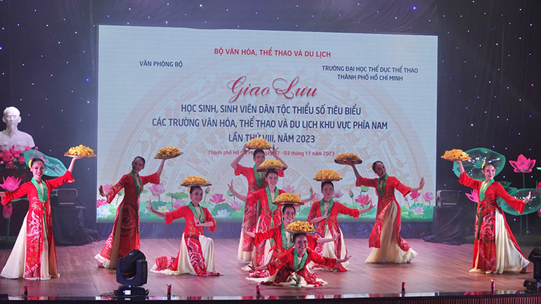 Tiết mục múa "Nồng nàn phương Nam" của trường Trung cấp múa Thành phố Hồ Chí Minh.