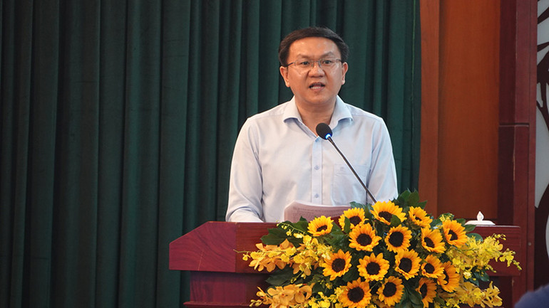 Giám đốc Sở Thông tin và Truyền thông Thành phố Hồ Chí Minh Lâm Đình Thắng phát biểu đề dẫn tọa đàm.