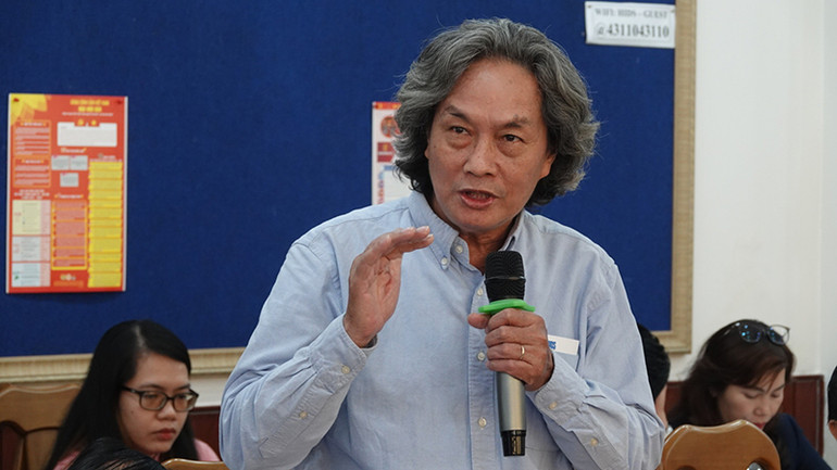 Chủ tịch Hội Mỹ thuật Thành phố Hồ Chí Minh Nguyễn Xuân Tiên phát biểu tại hội thảo.