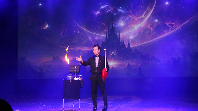 Tiết mục biểu diễn của ảo thuật gia K'Tay.