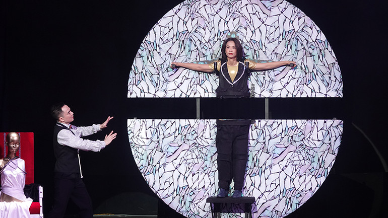 Tiết mục đoạt huy chương Vàng của nghệ sĩ Tô Nhật Huy, Phạm Thị Kim Hoa, Dương Thị Hiên.